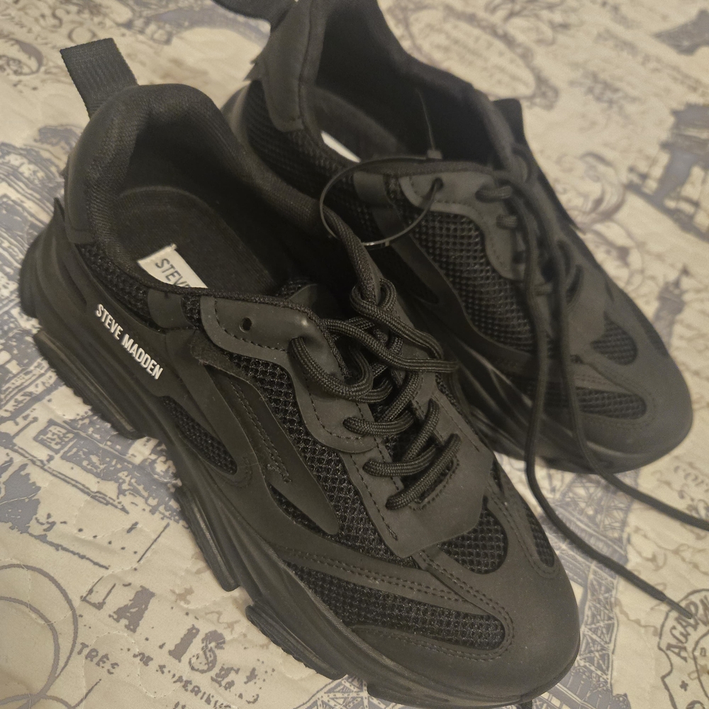 Steve Madden Black Sneakers Modern Design